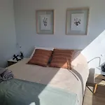 Snug Studio Retreat In Nunoa